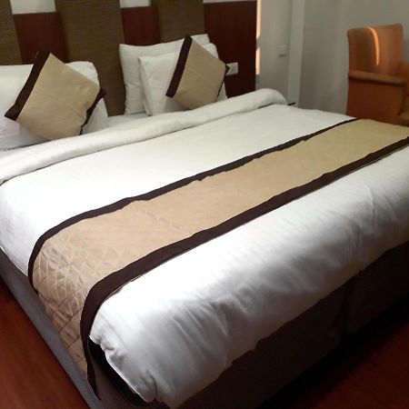 Airport Hotel Golden Bliss Near Delhi Airport Нью-Дели Экстерьер фото