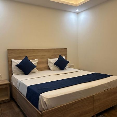 Airport Hotel Golden Bliss Near Delhi Airport Нью-Дели Экстерьер фото