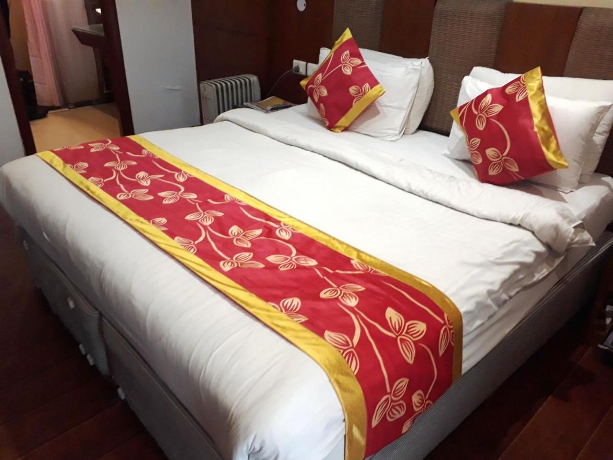 Airport Hotel Golden Bliss Near Delhi Airport Нью-Дели Экстерьер фото