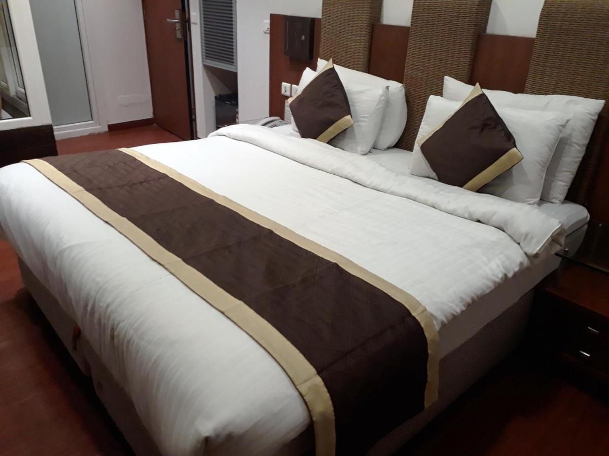 Airport Hotel Golden Bliss Near Delhi Airport Нью-Дели Экстерьер фото