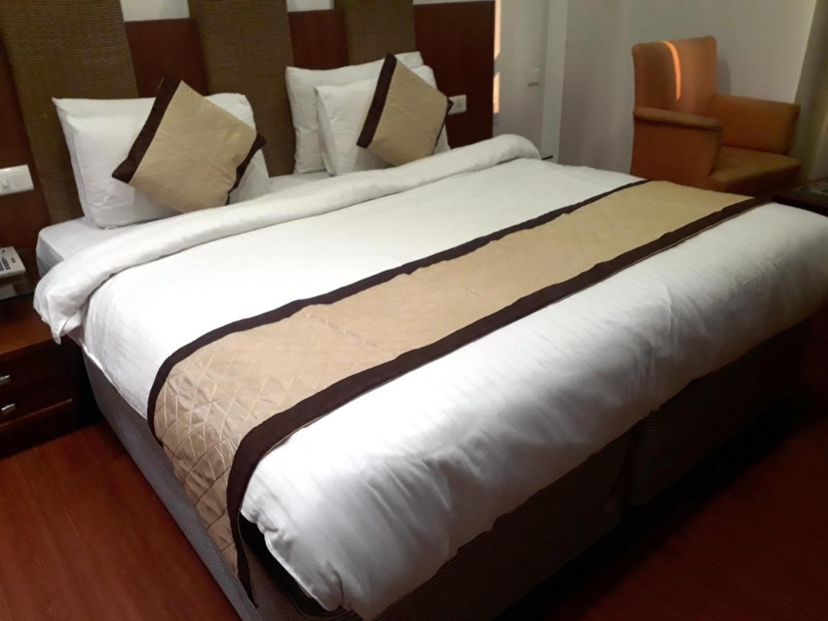 Airport Hotel Golden Bliss Near Delhi Airport Нью-Дели Экстерьер фото