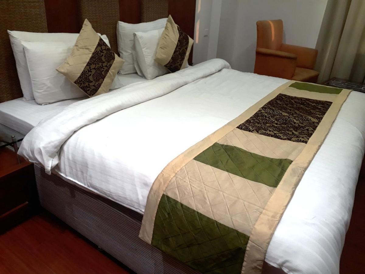 Airport Hotel Golden Bliss Near Delhi Airport Нью-Дели Экстерьер фото