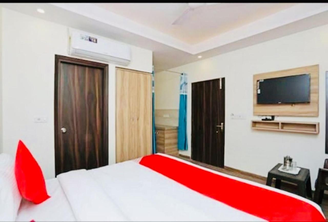 Airport Hotel Golden Bliss Near Delhi Airport Нью-Дели Экстерьер фото