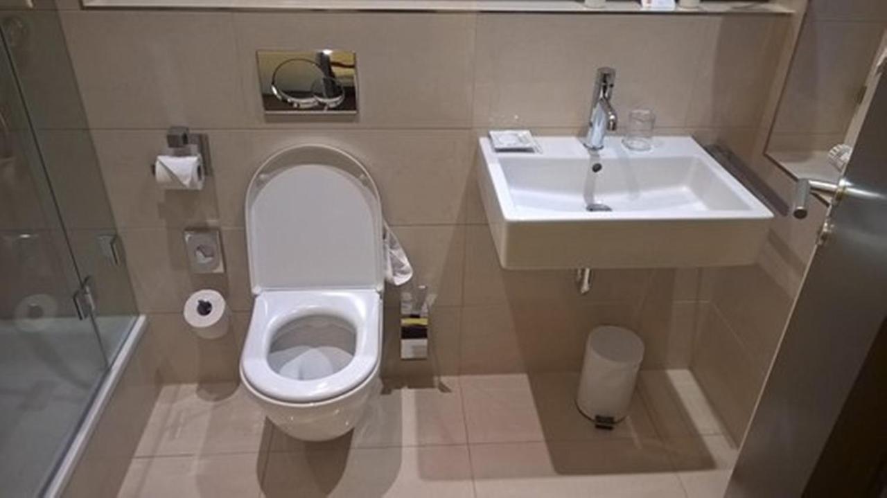 Airport Hotel Golden Bliss Near Delhi Airport Нью-Дели Экстерьер фото