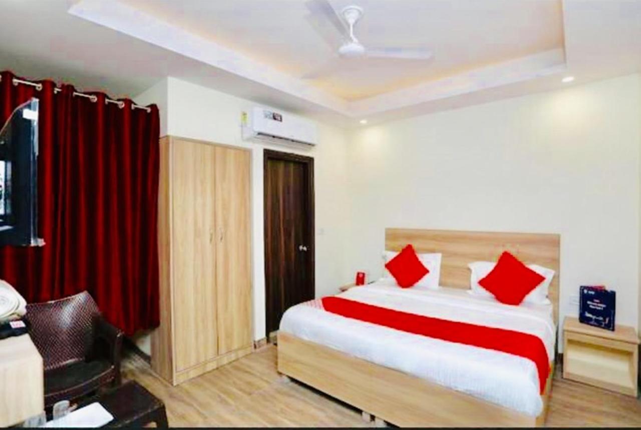 Airport Hotel Golden Bliss Near Delhi Airport Нью-Дели Экстерьер фото