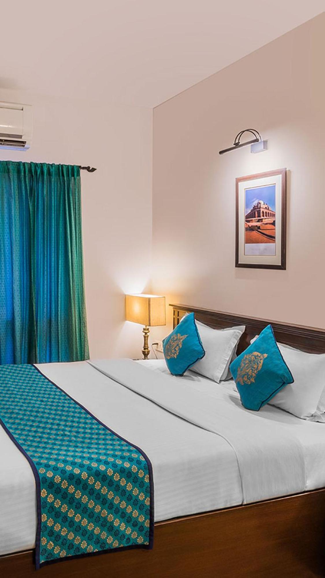 Airport Hotel Golden Bliss Near Delhi Airport Нью-Дели Экстерьер фото