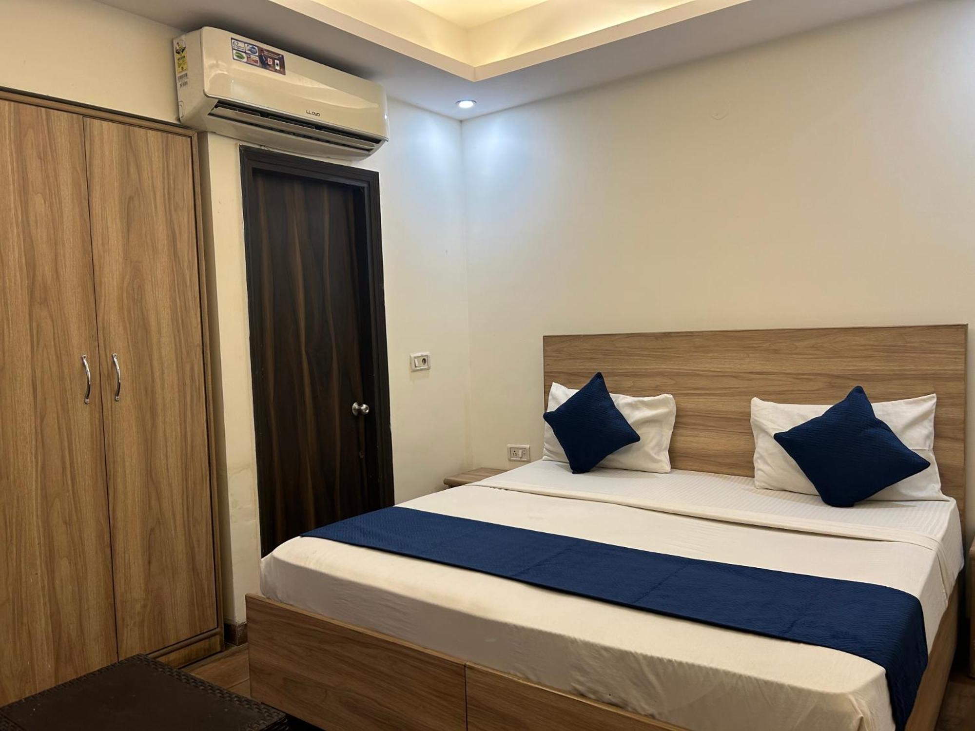 Airport Hotel Golden Bliss Near Delhi Airport Нью-Дели Экстерьер фото