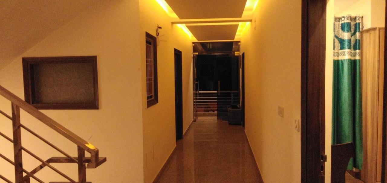 Airport Hotel Golden Bliss Near Delhi Airport Нью-Дели Экстерьер фото